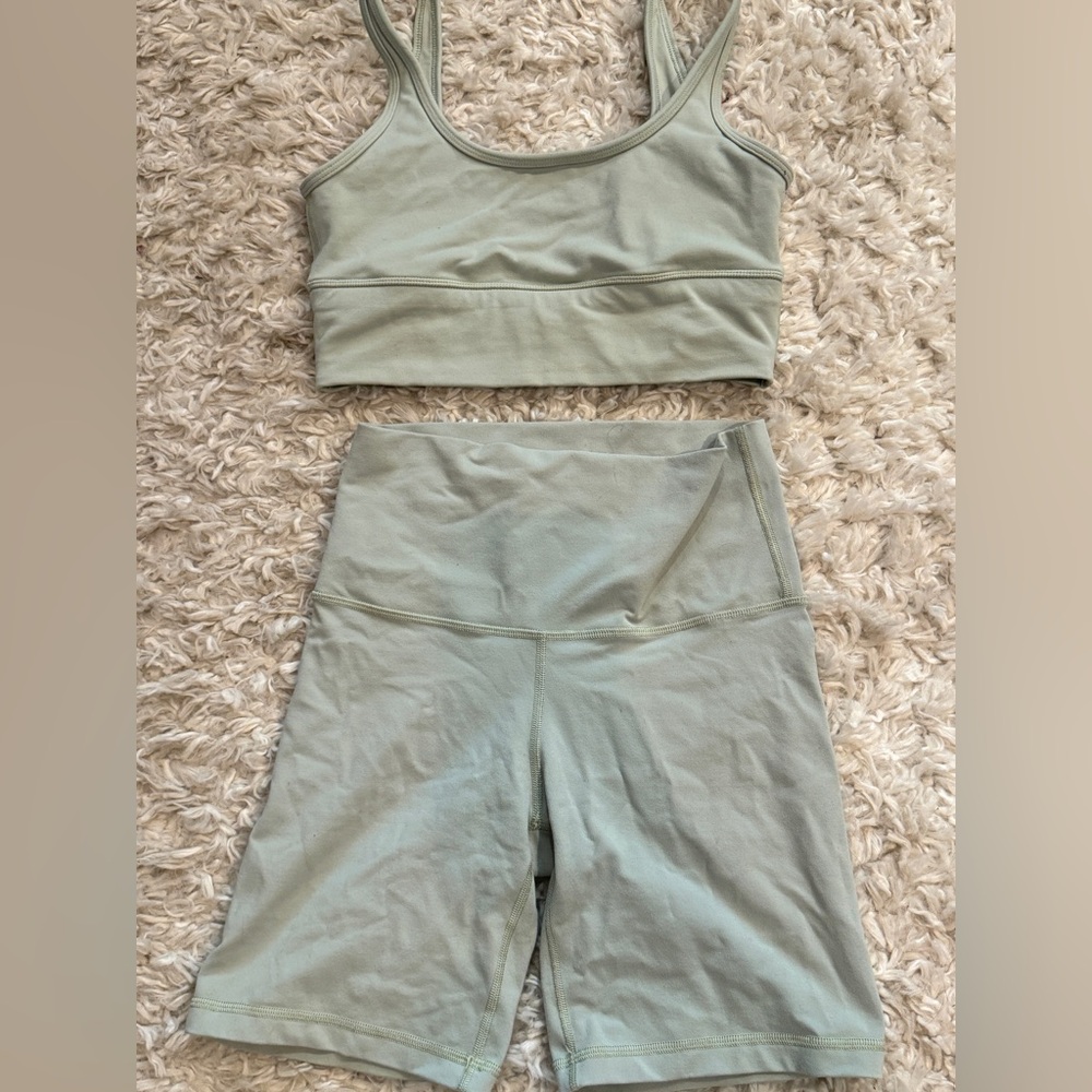 Aritzia set size small
